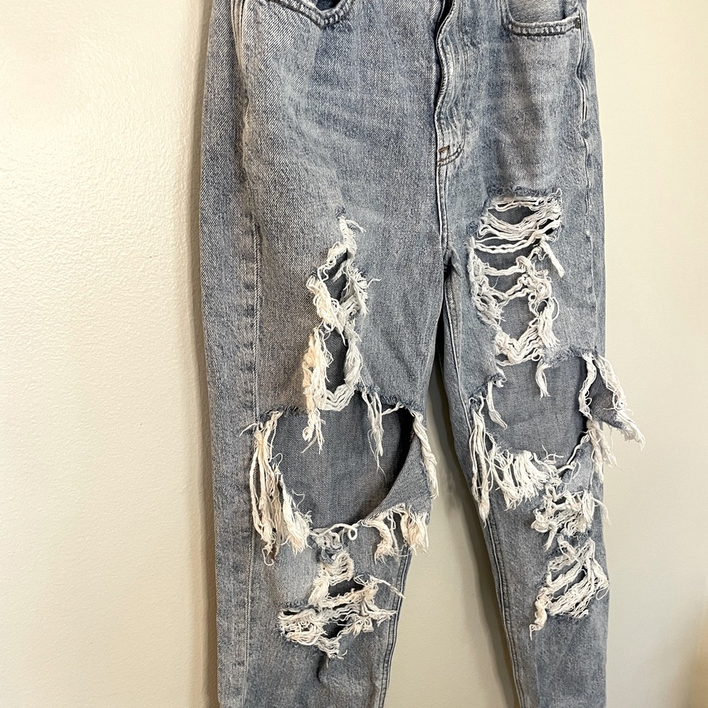 American Eagle Outfitters | Mom Jean | Destroyed Distressed | Size  8 - Picture 2 of 14